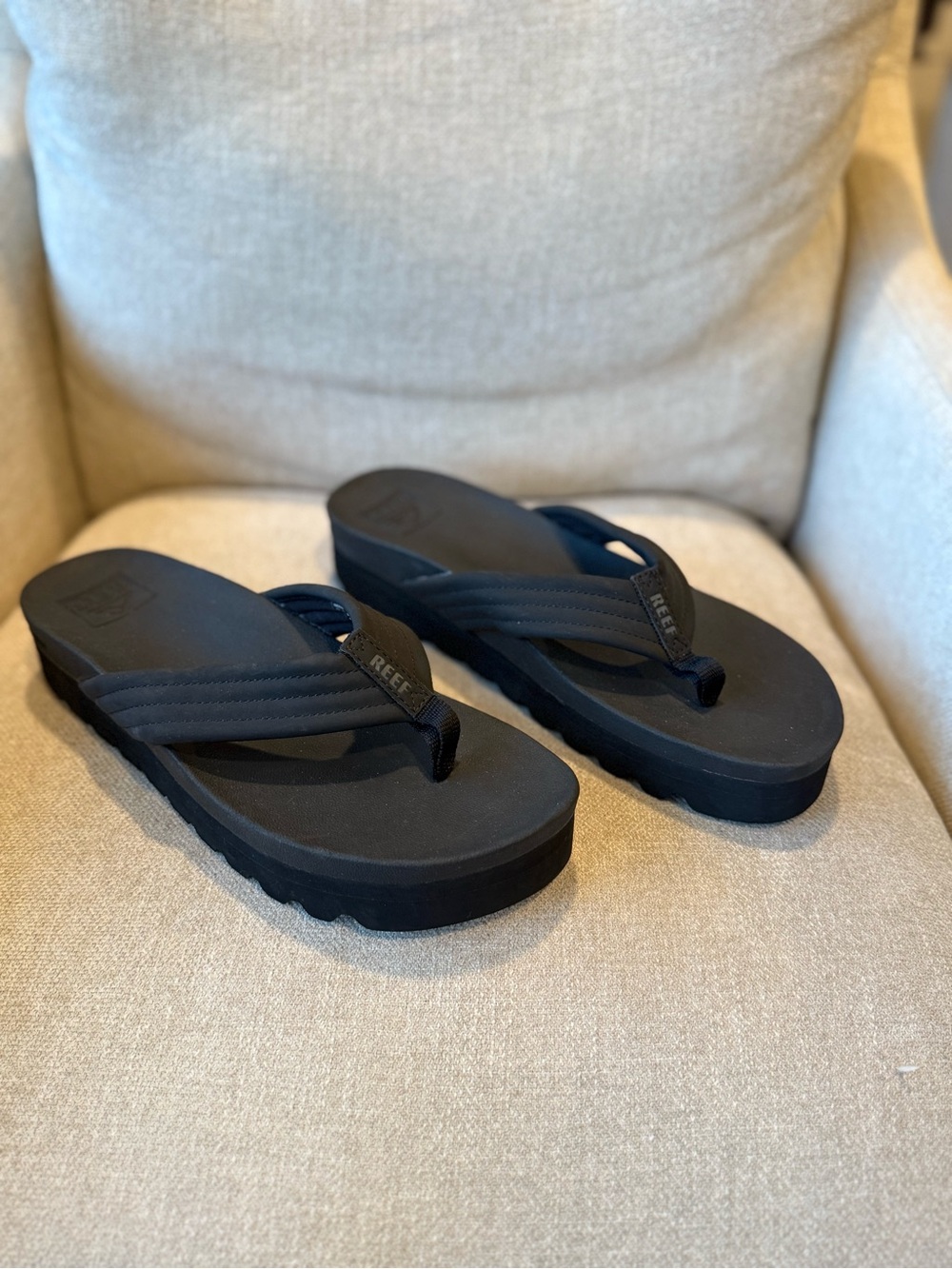Reef Women's Cushion Shea Hi Black Platform Flip-Flop Sandals Size 10